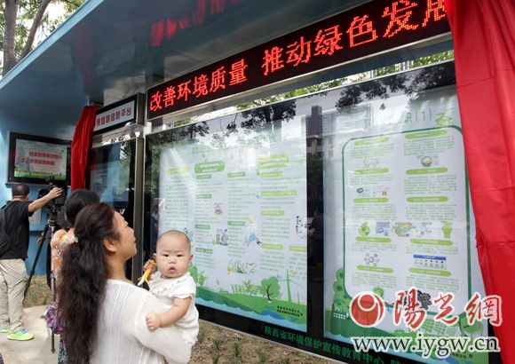 市民通過(guò)環(huán)保智慧信息平臺(tái)可以了解到很多關(guān)于環(huán)保方面的小知識(shí),實(shí)時(shí)查詢空氣質(zhì)量等。