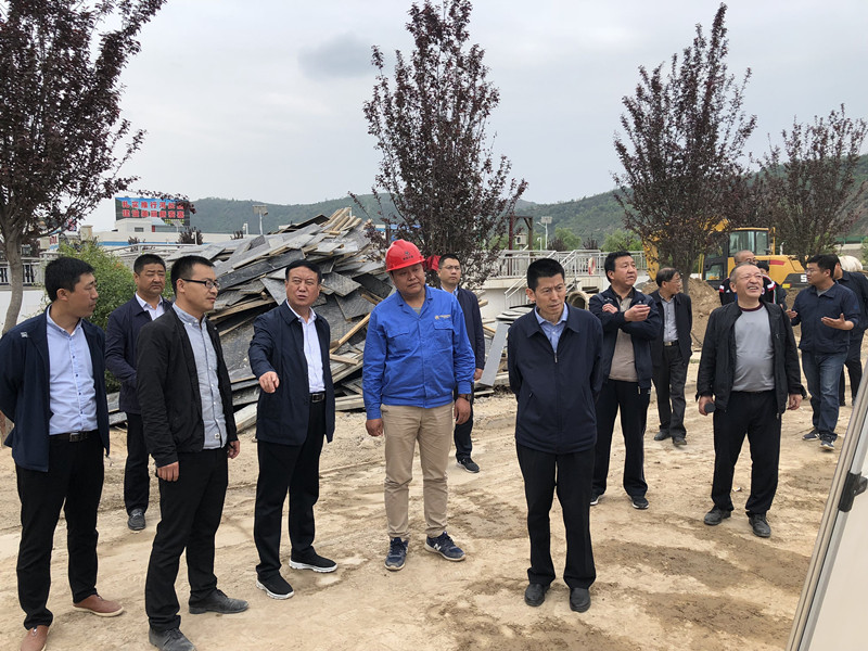 1525945237863398L222.jpg 政協(xié)副主席申延生視察安塞區(qū)二污處理廠提標改造工程項目_副本.jpg