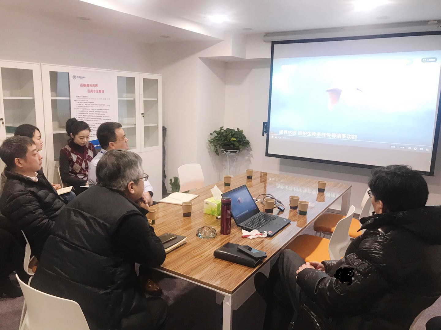 154742137141989415Hj.jpg 20190111投資公司全體干部組織學習觀看專題片《一抓到底正風紀》照片.jpg