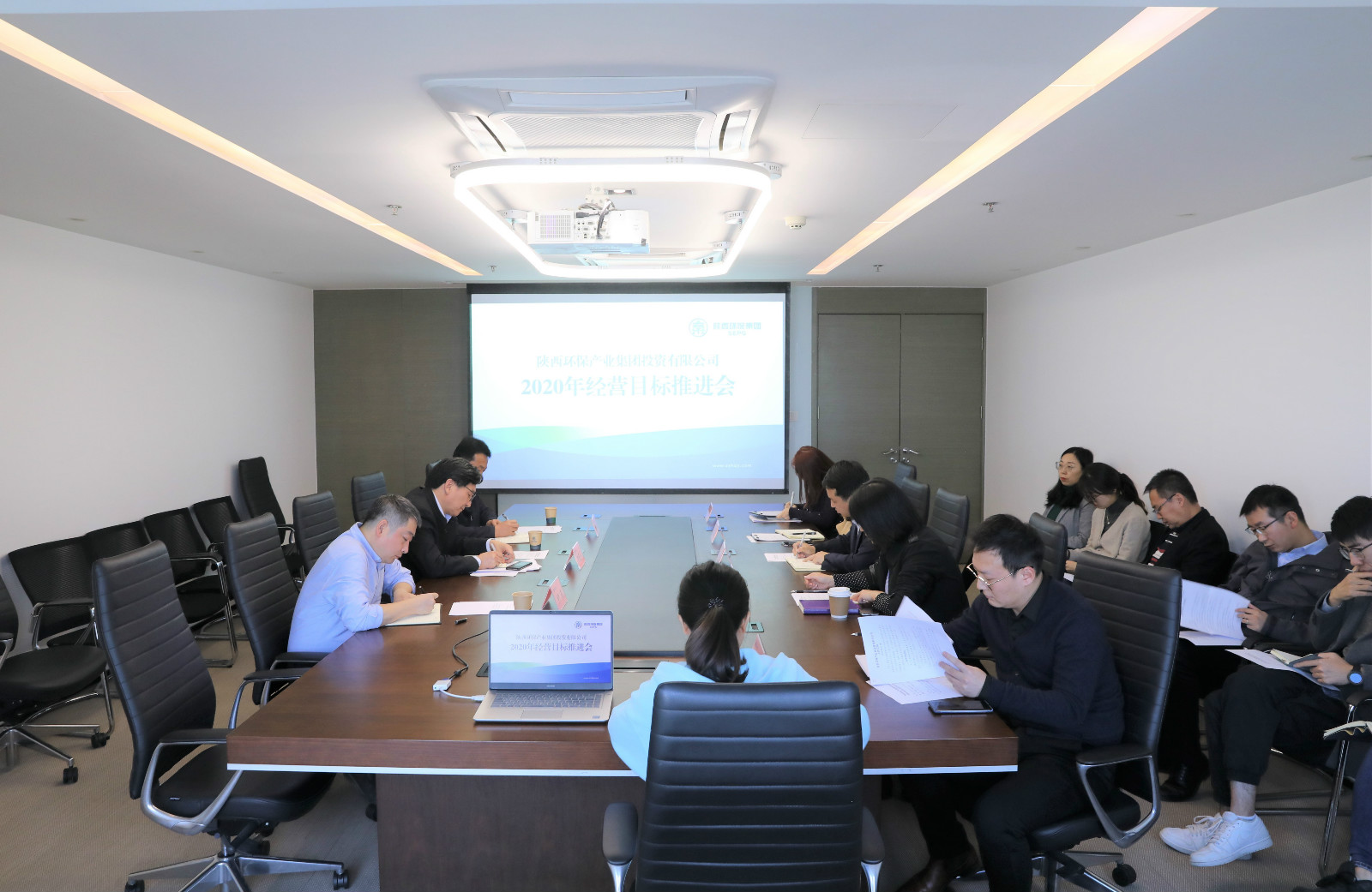 投資公司系統(tǒng)組織召開2020年經(jīng)營目標(biāo)推進(jìn)會.jpg