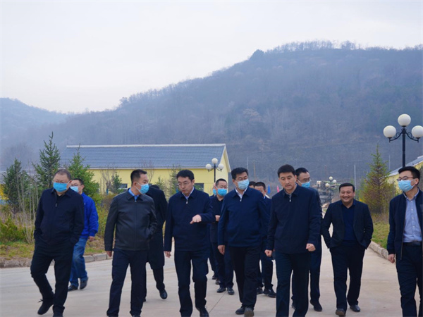 省黃帝陵文化園區(qū)管委會(huì)副主任、黃陵縣委副書記、縣長(zhǎng)李建雄到水環(huán)境公司黃陵縣污水處理廠調(diào)研.jpg
