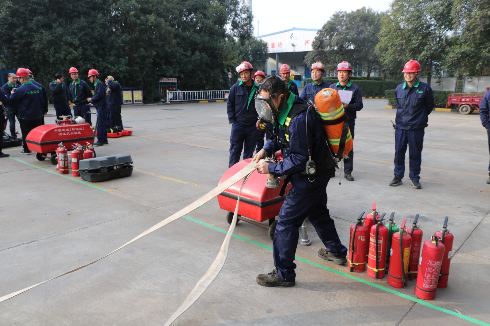 1732515903911584mOqA.jpg 新天地公司工會開展消防技能比武活動2.JPG